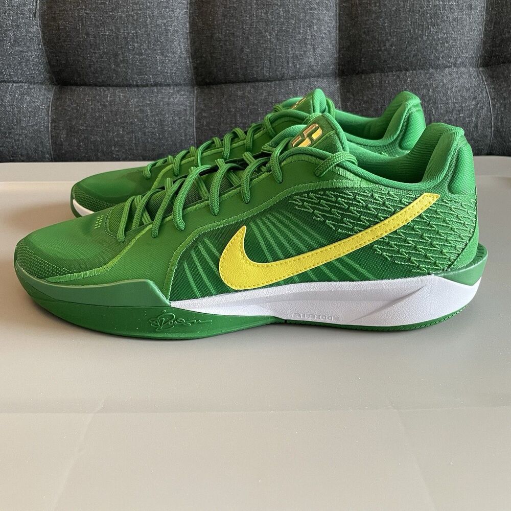 Women’s Sz 12.5 / Mens Sz 11 Nike Sabrina 2 Oregon Ducks Green Basketball Shoes